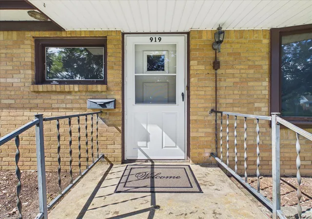 Photo 4 of Sale Pending at 919 Woodland Dr, Rockford, IL 61108 | MLS# 12768637 | Listing updated on 2026-09-27