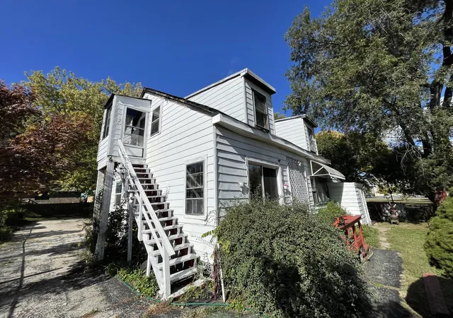 Photo 3 of Single family home for sale at 9940 Melvina Ave, Oak Lawn, IL 60453 | MLS# 12768639 | Listing updated on 2026-09-24