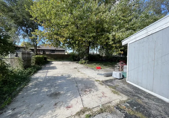 Photo 3 of Single family home for sale at 9940 Melvina Ave, Oak Lawn, IL 60453 | MLS# 12768639 | Listing updated on 2026-09-30