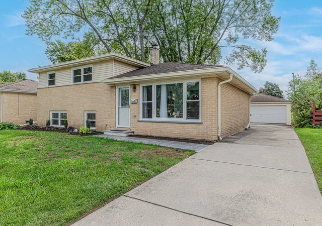Photo 1 of Single family home for sale at 1321 Marcy Ln, Wheeling, IL 60090 | MLS# 12768644 | Listing updated on 2026-10-04