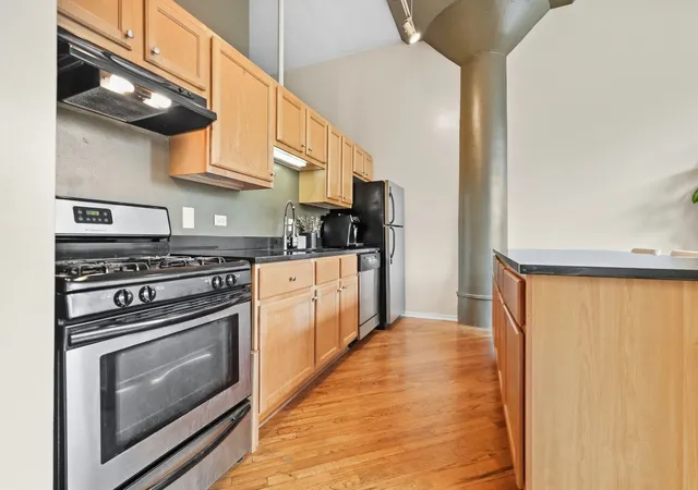 Photo 2 of Condo for sale at 1801 W Larchmont Ave #214, Chicago, IL 60613 | MLS# 12768645 | Listing updated on 2026-09-24