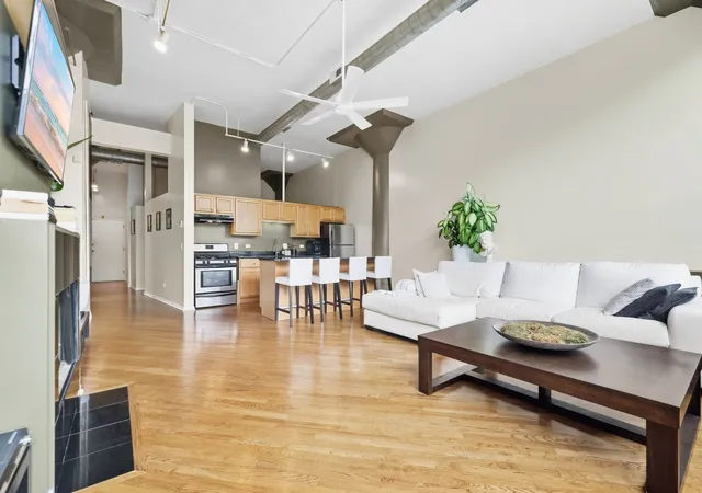 Photo 3 of Condo for sale at 1801 W Larchmont Ave #214, Chicago, IL 60613 | MLS# 12768645 | Listing updated on 2026-09-24