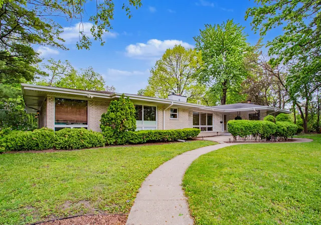 Photo 2 of Single family home for sale at 6503 N Longmeadow Ave, Lincolnwood, IL 60712 | MLS# 12768651 | Listing updated on 2026-09-30