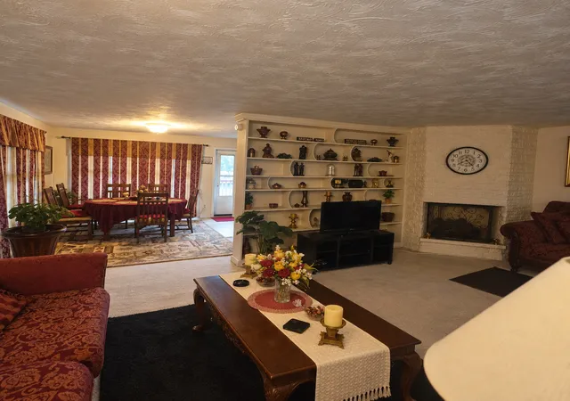 Photo 3 of Single family home for sale at 928 N Johnston Ave, Rockford, IL 61101 | MLS# 12768652 | Listing updated on 2026-09-24