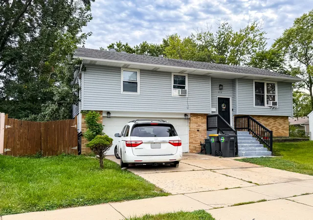 Photo 2 of Single family home for sale at 953 Miller Ave, Streamwood, IL 60107 | MLS# 12768662 | Listing updated on 2026-09-30