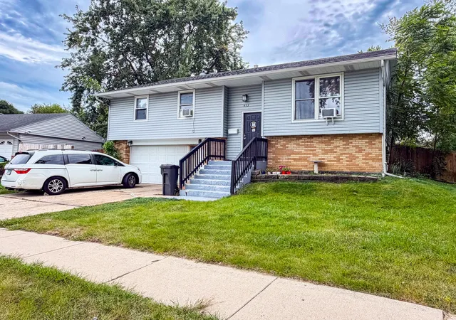 Photo 3 of Single family home for sale at 953 Miller Ave, Streamwood, IL 60107 | MLS# 12768662 | Listing updated on 2026-09-30