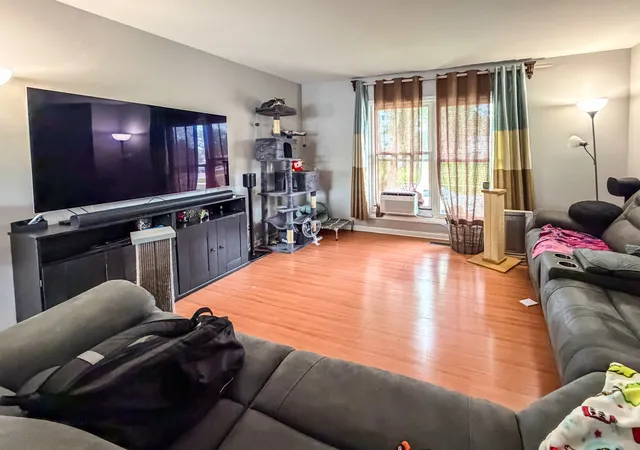 Photo 3 of Single family home for sale at 953 Miller Ave, Streamwood, IL 60107 | MLS# 12768662 | Listing updated on 2026-09-30