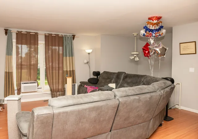 Photo 4 of Single family home for sale at 953 Miller Ave, Streamwood, IL 60107 | MLS# 12768662 | Listing updated on 2026-09-30