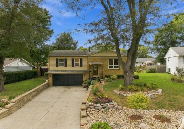 Photo 2 of Single family home for sale at 8 Plymouth Ct, Normal, IL 61761 | MLS# 12768668 | Listing updated on 2026-10-03