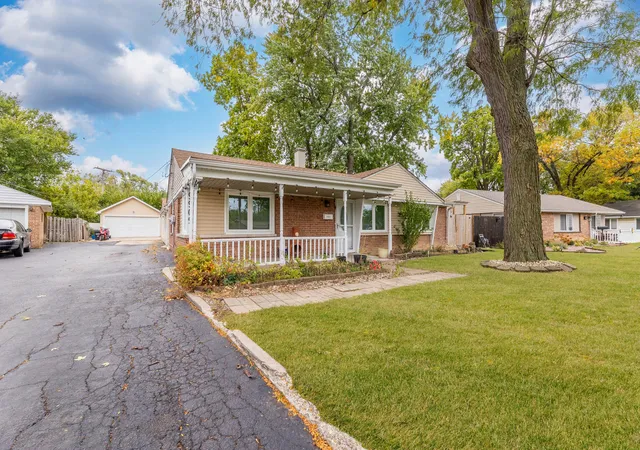 Single family home for sale at 9909 Elm Cir Dr, Oak Lawn, IL 60453 | MLS# 12768676