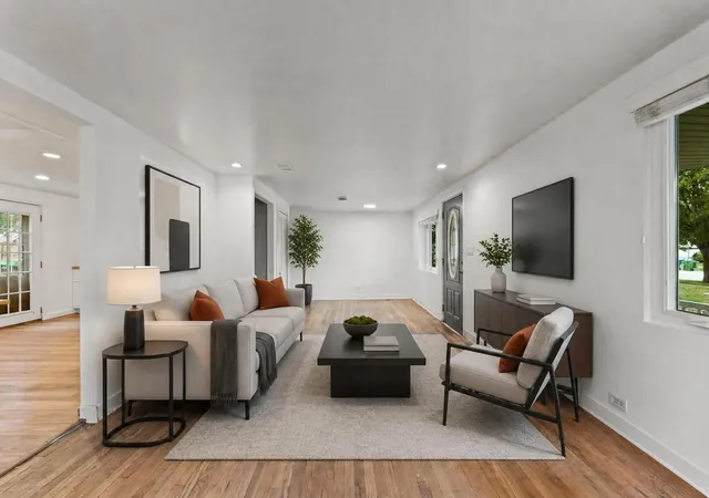Photo 3 of Single family home for sale at 9909 Elm Cir Dr, Oak Lawn, IL 60453 | MLS# 12768676 | Listing updated on 2026-10-29