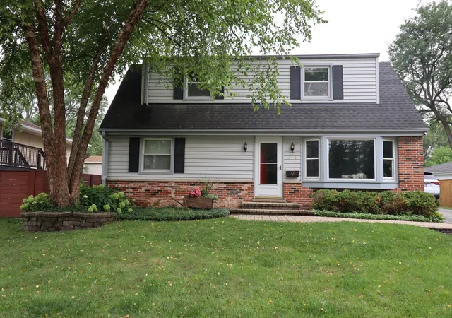 Photo 1 of Single family home for sale at 348 Cherrywood Rd, Buffalo Grove, IL 60089 | MLS# 12768678 | Listing updated on 2026-09-26