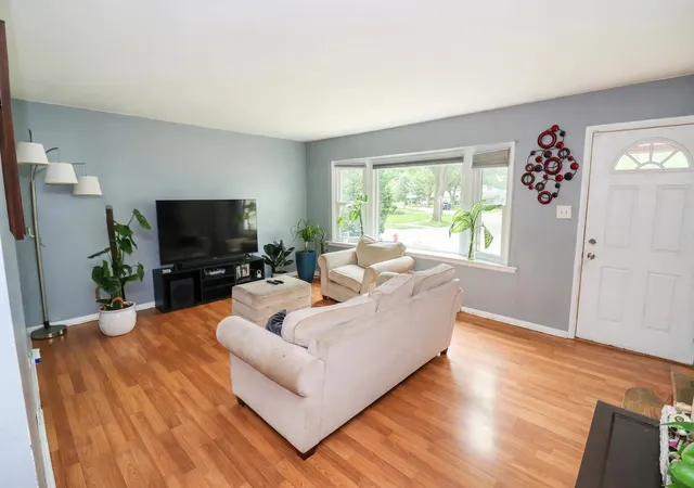 Photo 2 of Single family home for sale at 348 Cherrywood Rd, Buffalo Grove, IL 60089 | MLS# 12768678 | Listing updated on 2026-10-01