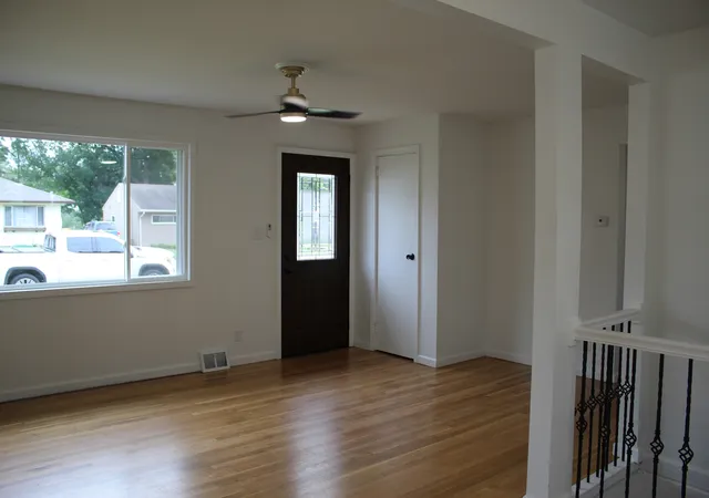 Photo 3 of Single family home for sale at 1011 Plaza Dr, Joliet, IL 60435 | MLS# 12768685 | Listing updated on 2026-09-28