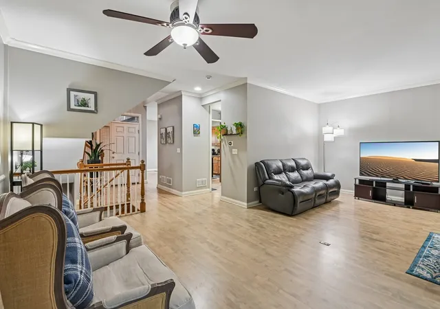 Photo 3 of Townhouse for sale at 343 Arbor Glen Blvd, Schaumburg, IL 60195 | MLS# 12768696 | Listing updated on 2026-09-30