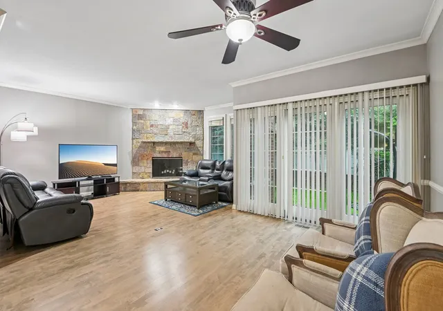 Photo 4 of Townhouse for sale at 343 Arbor Glen Blvd, Schaumburg, IL 60195 | MLS# 12768696 | Listing updated on 2026-09-30