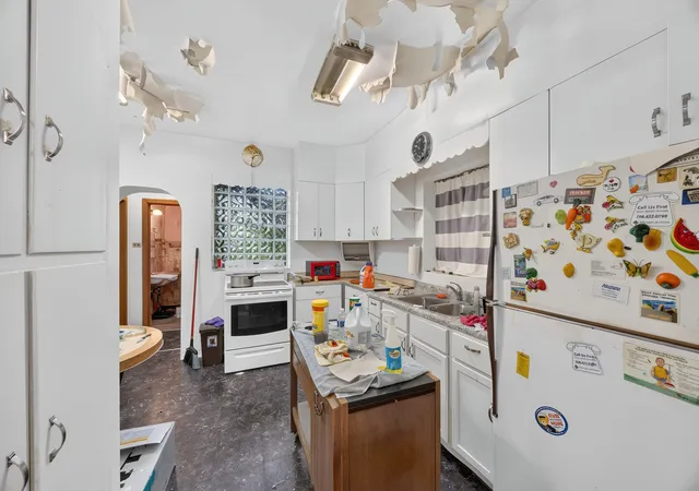 Listing Photo 5 - Condo for sale in building located at 7817 S Euclid Ave, Chicago, IL 60649