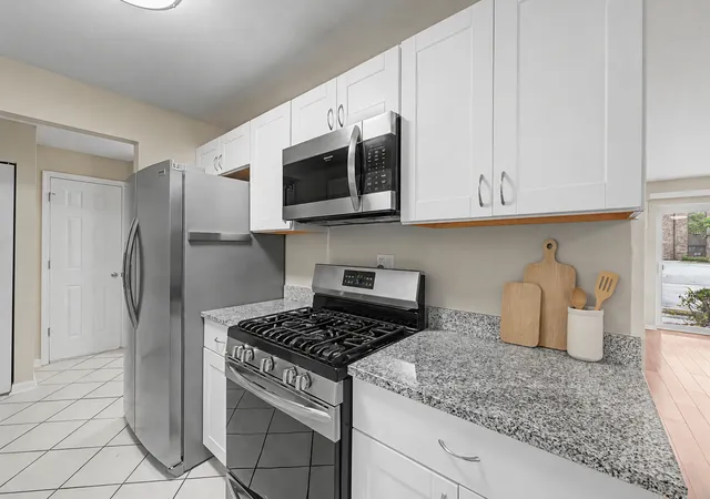 Listing Photo 5 - Condo for sale in building located at 8901 N Western Ave, Des Plaines, IL 60016 - Unit #A104