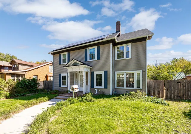Photo 2 of Single family home for sale at 356 N William St, Joliet, IL 60435 | MLS# 12768719 | Listing updated on 2026-10-07