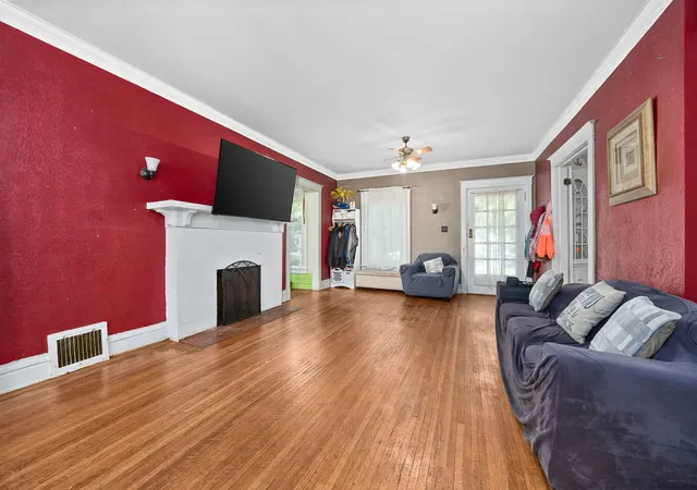 Photo 4 of Single family home for sale at 356 N William St, Joliet, IL 60435 | MLS# 12768719 | Listing updated on 2026-10-07
