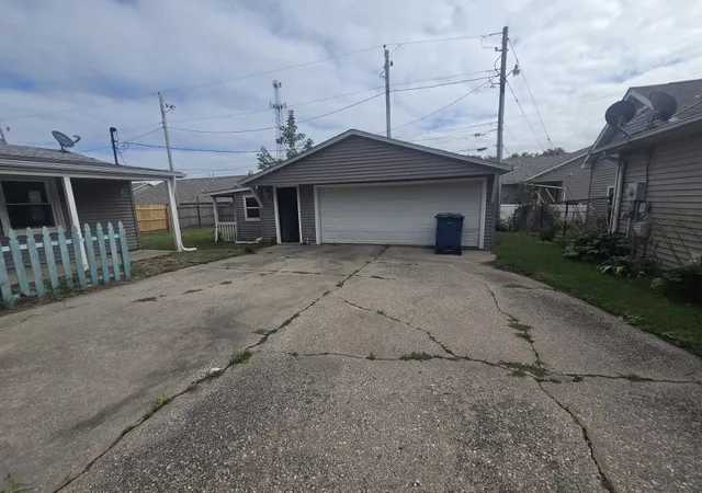 Photo 4 of Single family home for sale at 2417 12th Street, Silvis, IL 61282 | MLS# 12768721 | Listing updated on 2026-10-06