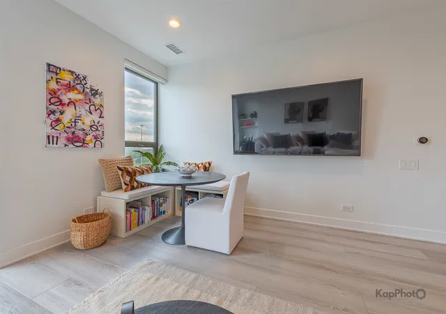 Listing Photo 4 - Condo for sale in building located at 859 W Erie St, Chicago, IL 60642 - Unit #506