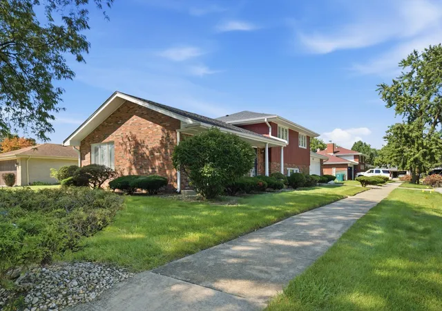 Photo 3 of Single family home for sale at 1103 E 166th Place, South Holland, IL 60473 | MLS# 12768736 | Listing updated on 2026-09-24
