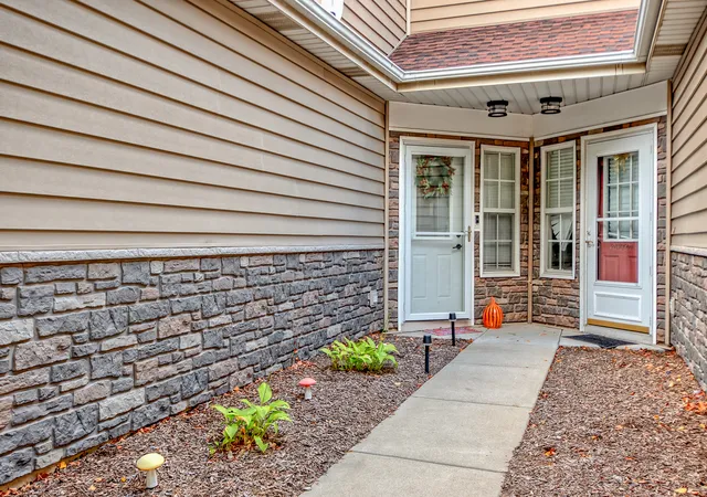 Photo 2 of Townhouse for sale at 1160 Regency Dr, Schaumburg, IL 60193 | MLS# 12768738 | Listing updated on 2026-10-06
