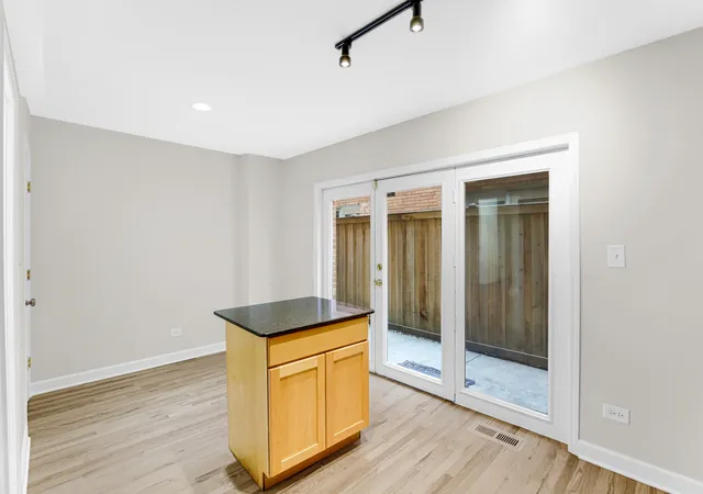 Photo 4 of Townhouse for sale at 601 South Blvd #E, Oak Park, IL 60302 | MLS# 12768742 | Listing updated on 2026-09-30