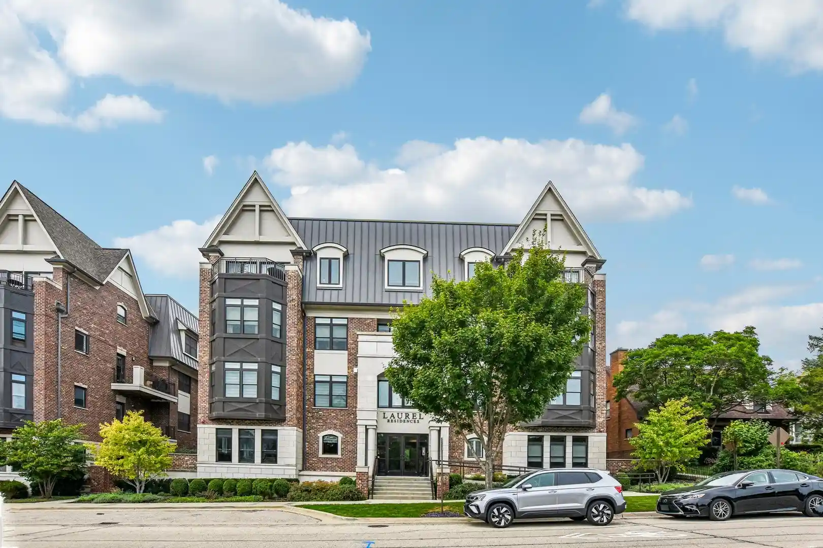 Listing Photo 2 - Condo for sale in 815 Laurel Ave located at 815 Laurel Ave, Highland Park, IL 60035 - Unit #106