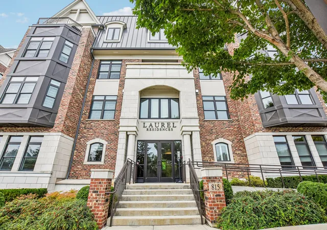 Listing Photo 3 - Condo for sale in building located at 815 Laurel Ave, Highland Park, IL 60035 - Unit #106