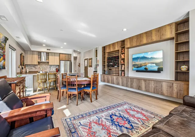 Listing Photo 4 - Condo for sale in building located at 815 Laurel Ave, Highland Park, IL 60035 - Unit #106