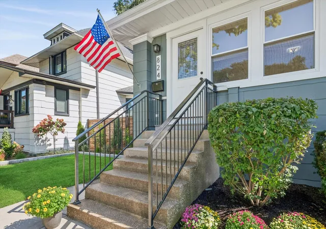Photo 3 of Single family home for sale at 824 Lathrop Ave, Forest Park, IL 60130 | MLS# 12768750 | Listing updated on 2026-10-01