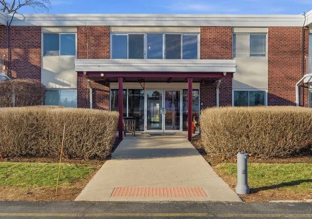 Listing Photo 1 - Condo for sale in building located at 100 Deborah Ln, Wheeling, IL 60090 - Unit #28B