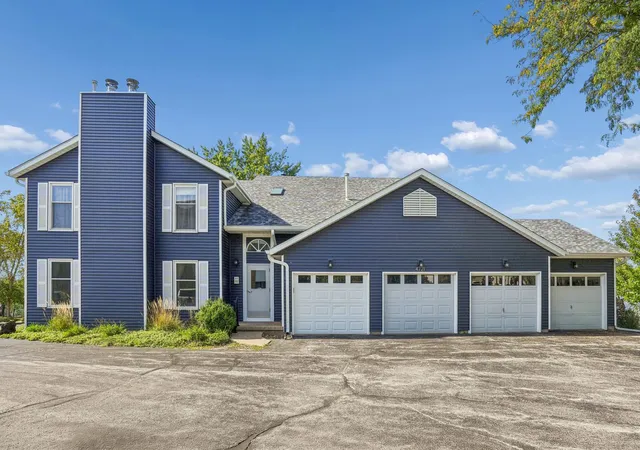 Condo for sale at 4721 Kynnelworth Dr #110, Bettendorf, IA 52722 | MLS# 12768777