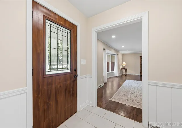 Photo 3 of Single family home for sale at 524 Waubonsee Trl, Batavia, IL 60510 | MLS# 12768783 | Listing updated on 2026-10-07