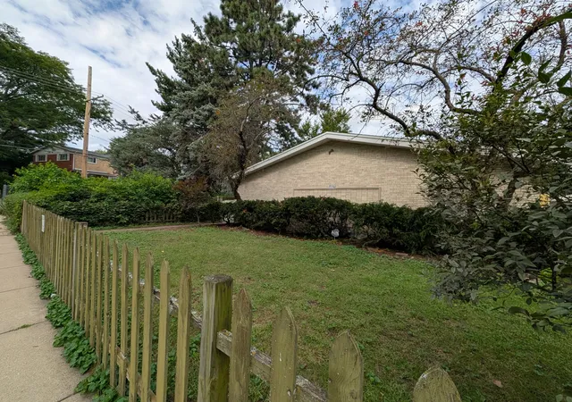 Photo 1 of Townhouse for sale at 1958 W Morse Ave #A, Chicago, IL 60626 | MLS# 12768786 | Listing updated on 2026-09-27
