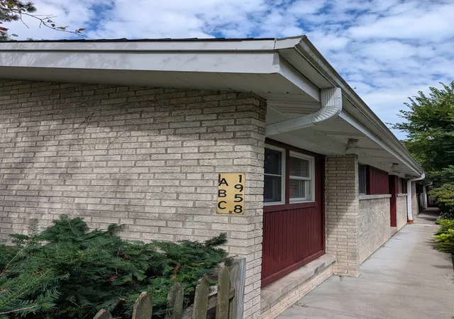 Photo 3 of Townhouse for sale at 1958 W Morse Ave #A, Chicago, IL 60626 | MLS# 12768786 | Listing updated on 2026-09-27