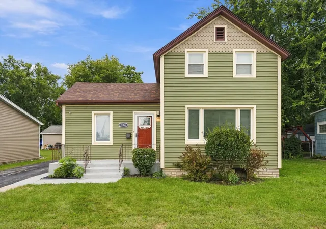 Single family home for sale at 104 N Kinzie St, Thornton, IL 60476 | MLS# 12768791