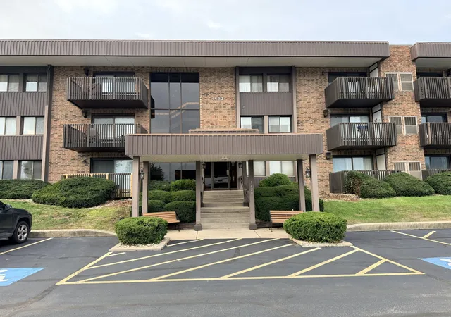 Photo 1 of Condo for sale at 1420 Woodbridge Ave #1A, Joliet, IL 60436 | MLS# 12768805 | Listing updated on 2026-10-08