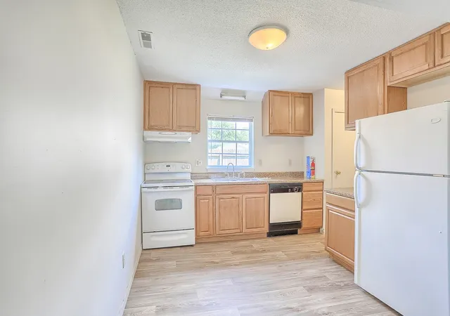 Photo 4 of Condo for sale at 605 English Crk Ct #B, Champaign, IL 61821 | MLS# 12768813 | Listing updated on 2026-10-07