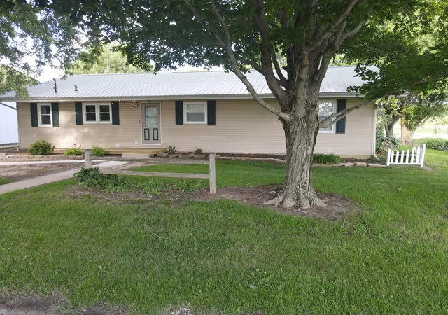 Photo 1 of Single family home for sale at 1377 N County Rd 750, Toledo, IL 62468 | MLS# 12768815 | Listing updated on 2026-10-20