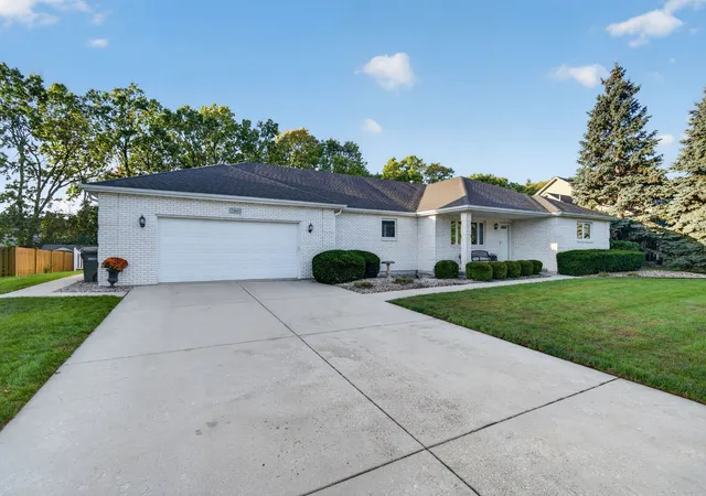 Photo 3 of Single family home for sale at 25053 W Mcmillin Dr, Channahon, IL 60410 | MLS# 12768826 | Listing updated on 2026-10-09