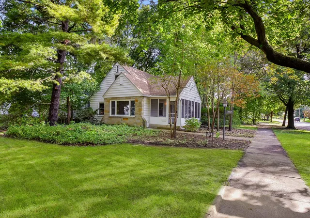 Photo 1 of Single family home for sale at 244 S Elmwood Dr, Aurora, IL 60506 | MLS# 12768830 | Listing updated on 2026-10-05
