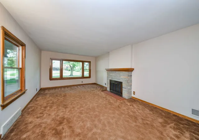 Photo 4 of Single family home for sale at 244 S Elmwood Dr, Aurora, IL 60506 | MLS# 12768830 | Listing updated on 2026-10-05