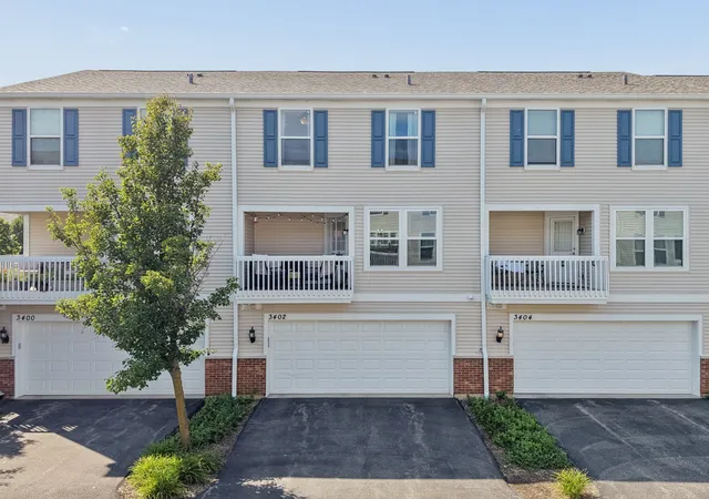 Photo 2 of Condo for sale at 3402 Neubauer Cir, Lindenhurst, IL 60046 | MLS# 12768831 | Listing updated on 2026-10-05