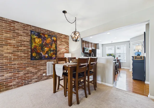 Listing Photo 5 - Condo for sale in building located at 3402 Neubauer Cir, Lindenhurst, IL 60046