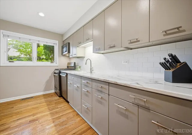 Listing Photo 4 - Condo for sale in building located at 250 Kenston Ct, Geneva, IL 60134 - Unit #250