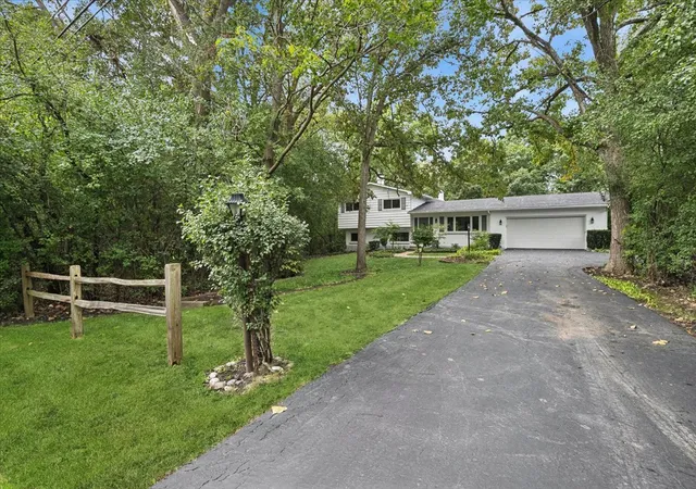 Photo 2 of Single family home for sale at 26890 N Longwood Rd, Lake Forest, IL 60045 | MLS# 12768838 | Listing updated on 2026-09-28