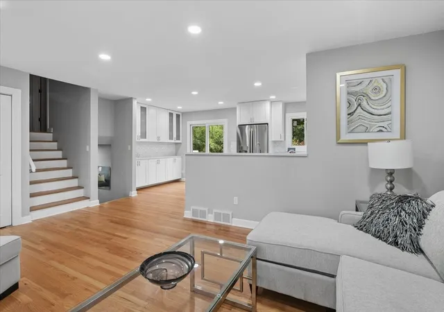 Photo 4 of Single family home for sale at 26890 N Longwood Rd, Lake Forest, IL 60045 | MLS# 12768838 | Listing updated on 2026-09-28